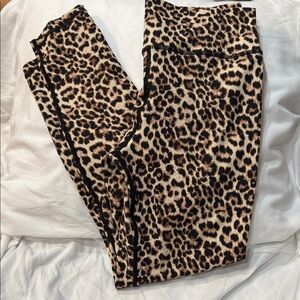 Zyia Active Ruched Butt Leopard Print Leggings EUC Size 8-10